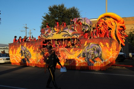 kob-parade_103108-003